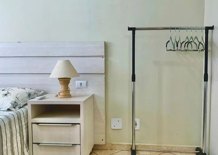 Quarto Em Apto Compartilhado Com Anfitriao
